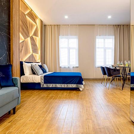Central Family Boutique Apartments 2 Lviv Eksteriør billede