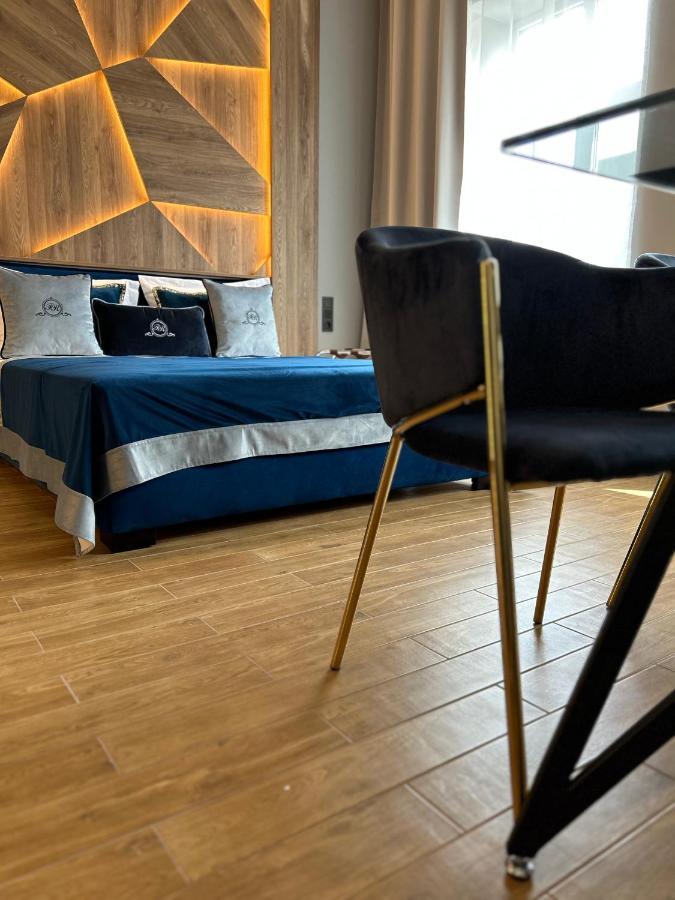 Central Family Boutique Apartments 2 Lviv Eksteriør billede