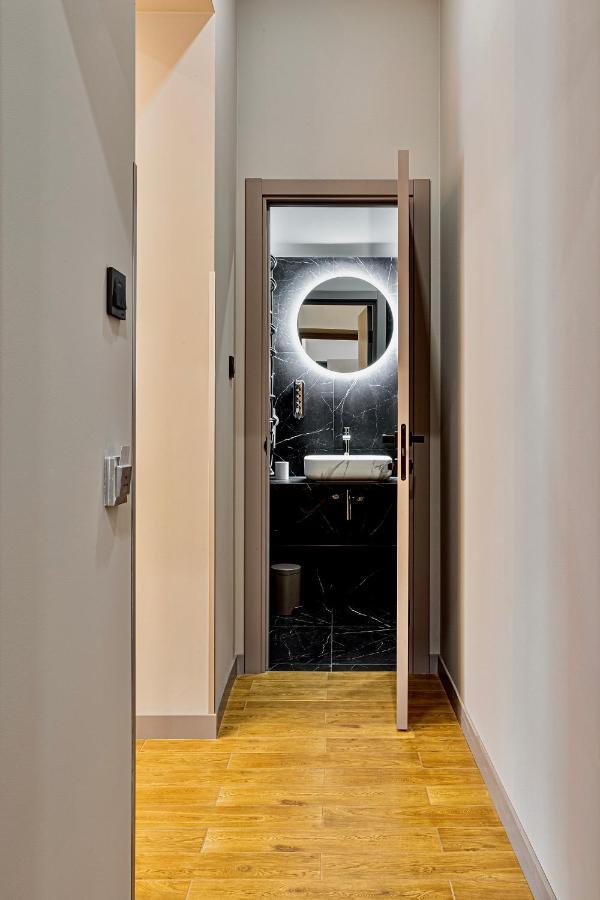 Central Family Boutique Apartments 2 Lviv Eksteriør billede