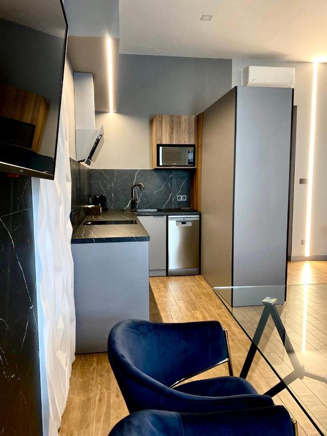 Central Family Boutique Apartments 2 Lviv Eksteriør billede
