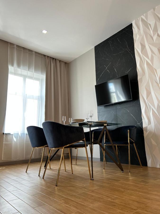 Central Family Boutique Apartments 2 Lviv Eksteriør billede