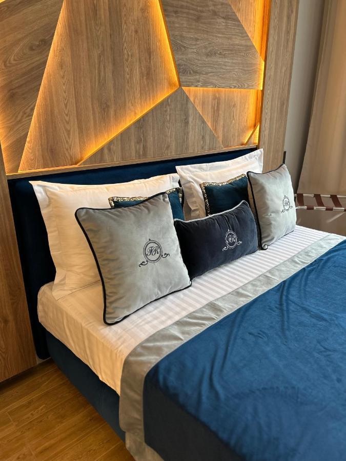 Central Family Boutique Apartments 2 Lviv Eksteriør billede