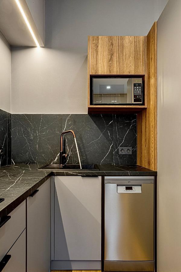 Central Family Boutique Apartments 2 Lviv Eksteriør billede