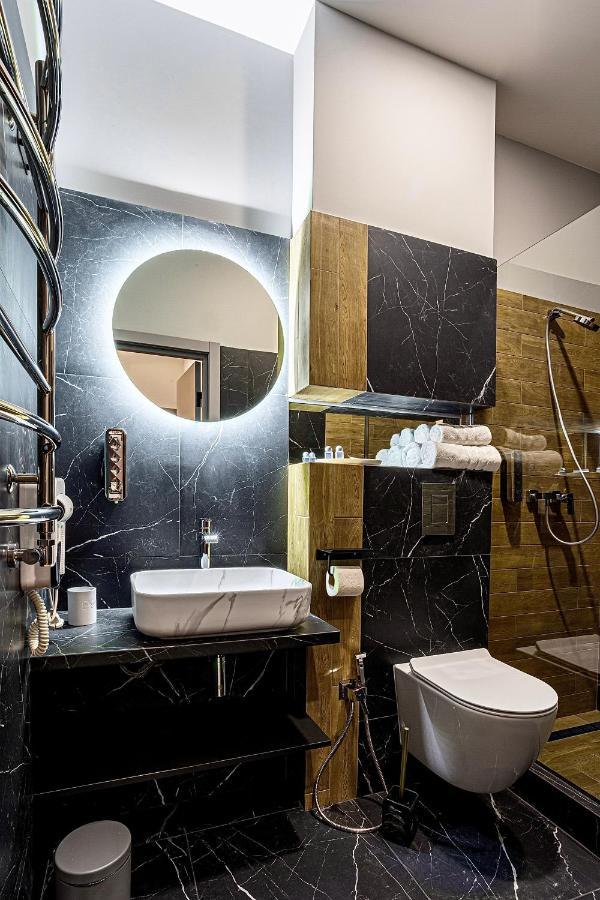 Central Family Boutique Apartments 2 Lviv Eksteriør billede