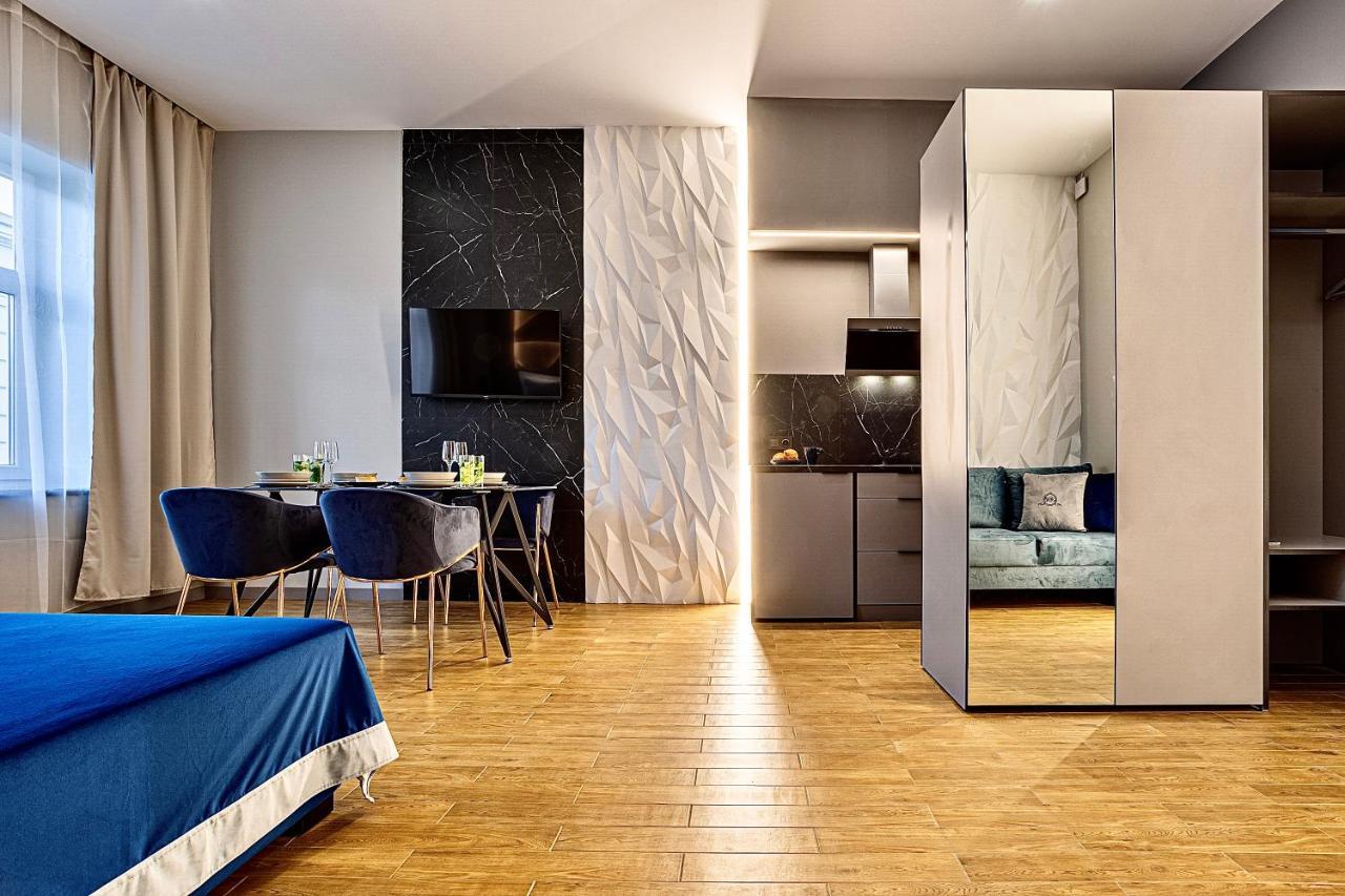 Central Family Boutique Apartments 2 Lviv Eksteriør billede